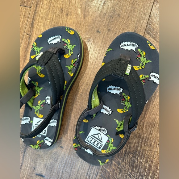 Reef Kids Dinosaur Flipflops - Picture 2 of 3